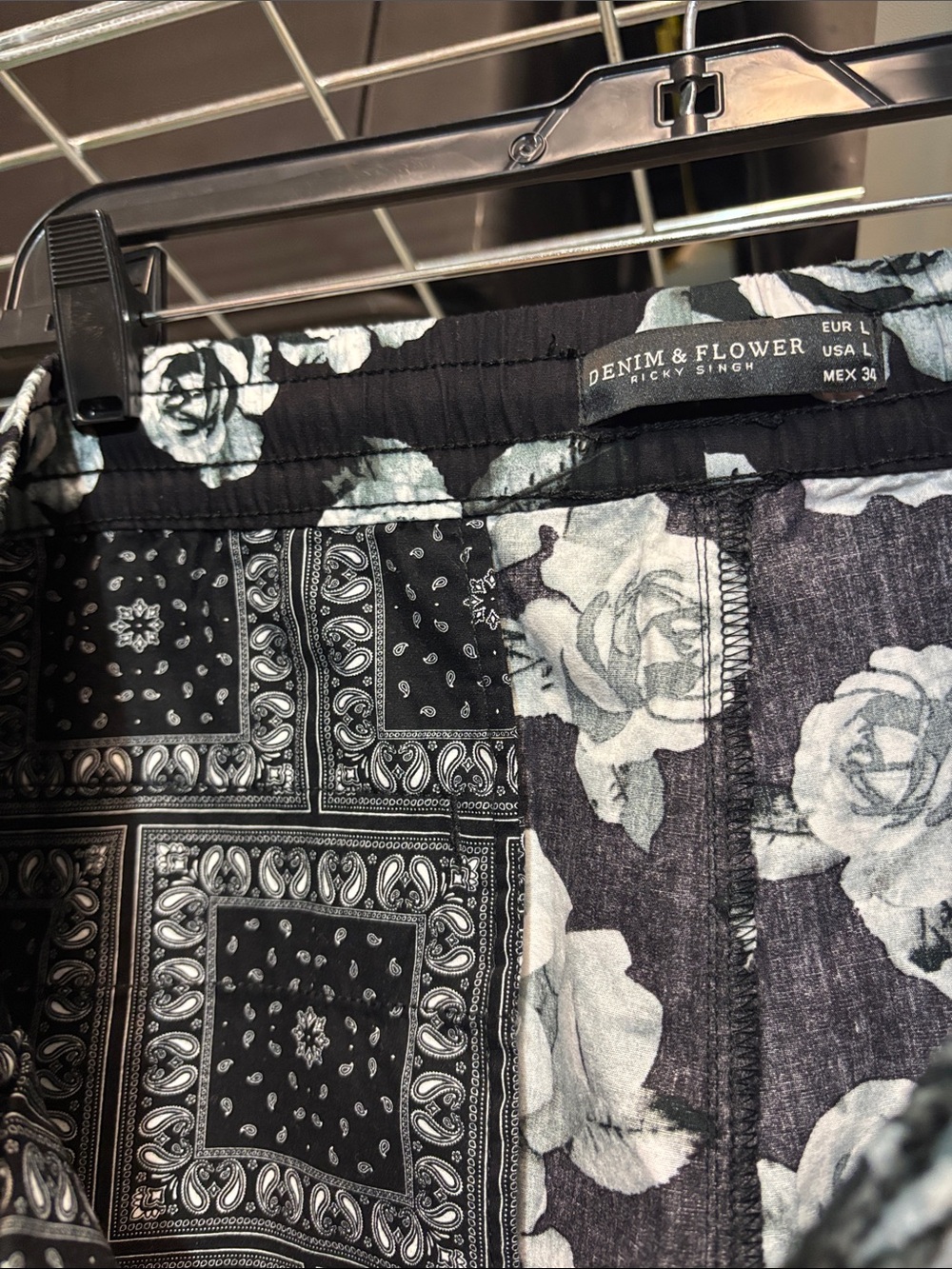 Men's Large Denim & Flower 3 Pocket Black and Blue Floral Shorts New W/ Tags - Picture 9 of 9